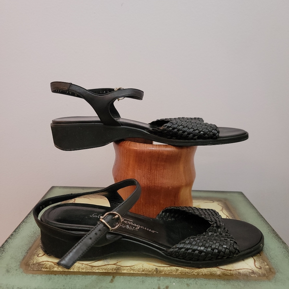 Salvatore Ferragamo Black Woven Leather 1 Inch Wedge Sandal Size 7 1/2 - Picture 3 of 12